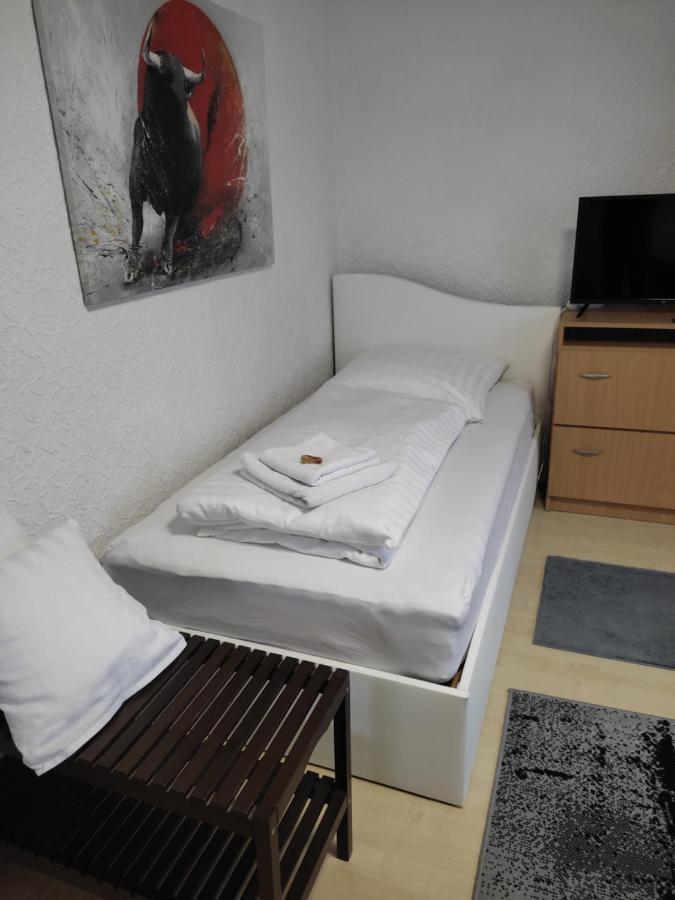 Gaestezimmer Boxenstopp Veitsbronn Buitenkant foto