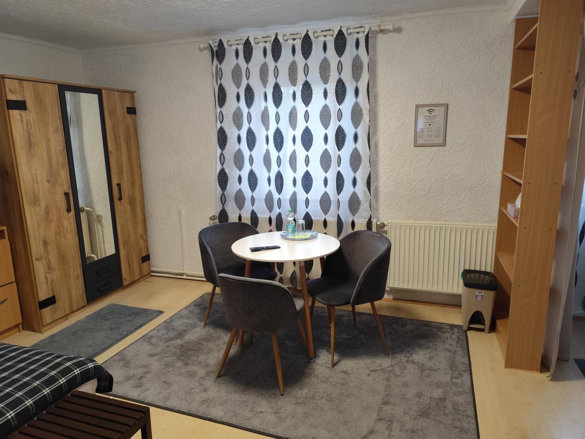 Gaestezimmer Boxenstopp Veitsbronn Buitenkant foto