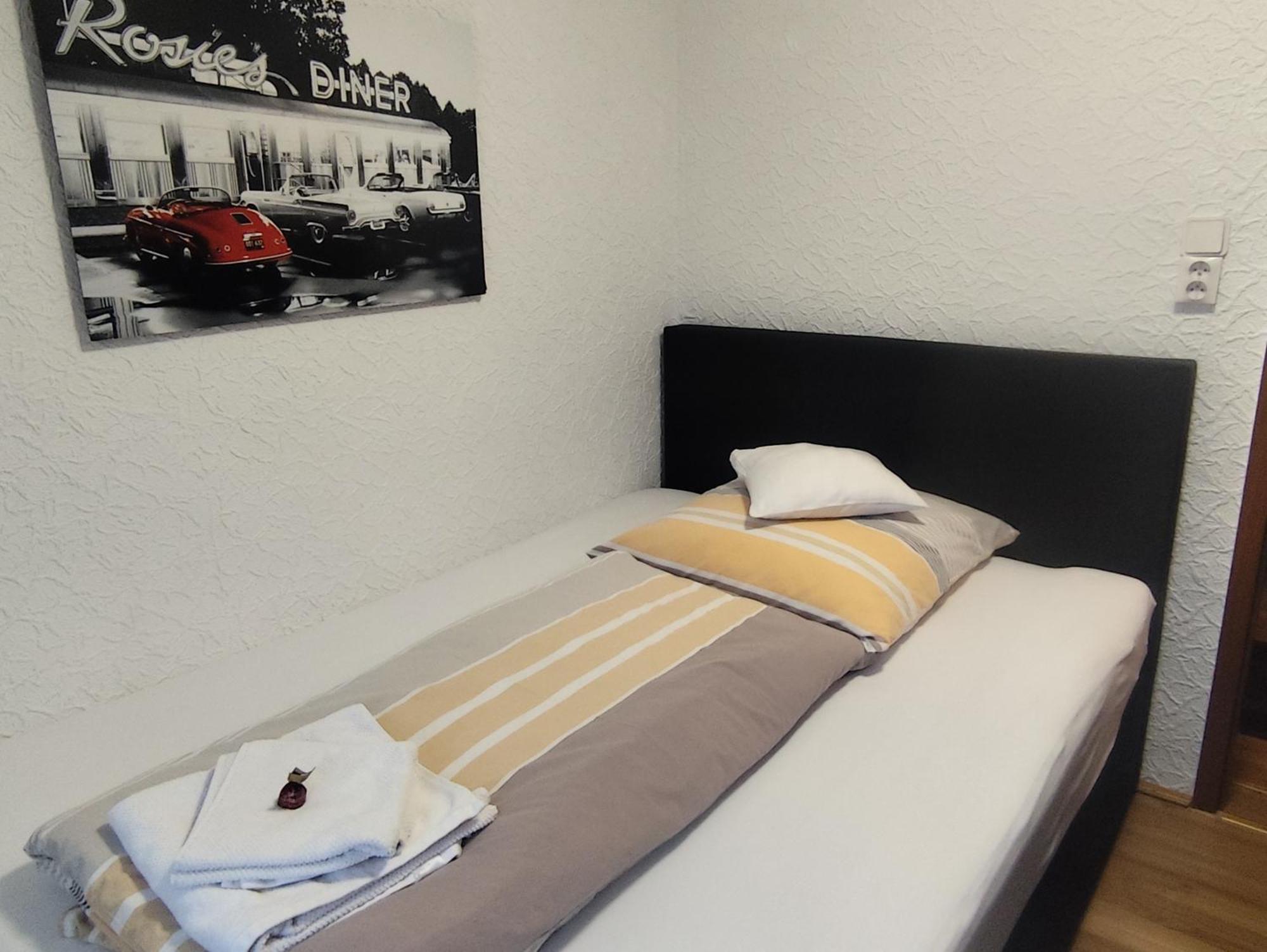 Gaestezimmer Boxenstopp Veitsbronn Buitenkant foto